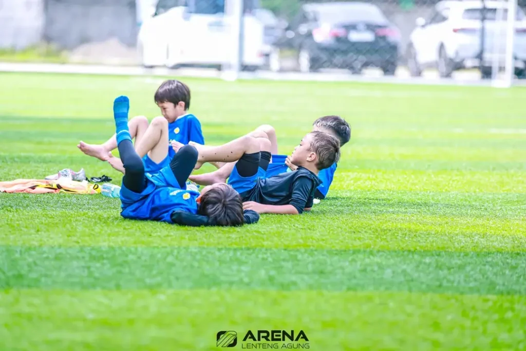 Stimulasi Motorik Kasar Anak: Contoh Aktivitas Permainan Bola